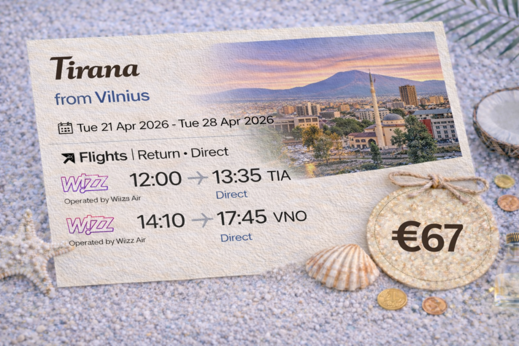 Kelionių pasiūlymo kortelė: Tirana iš Vilniaus, 2026 m. balandžio 21–28 d., tiesioginiai Wizz Air skrydžiai pirmyn–atgal. Kaina nuo 67 € asmeniui. Fone – Tiranos miesto panorama su kalnais ir dekoratyvinėmis kriauklėmis.