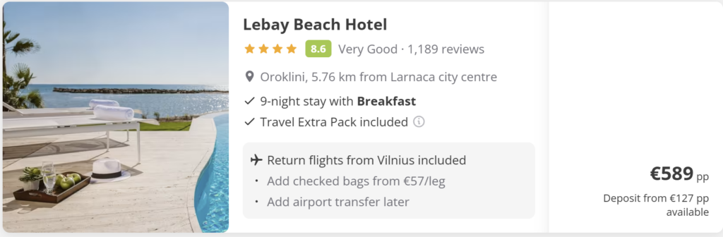 Reklaminis kelionės pasiūlymo vaizdas „Cyprus from Vilnius“. Kelionės datos: kovo 16 d. – kovo 25 d. Į kainą įskaičiuota: skrydis + viešbutis + pusryčiai. Kaina 489 € asmeniui. Fone – saulėtas Kipro paplūdimys, palmės, lėktuvas danguje ir atostogų atributai smėlyje.