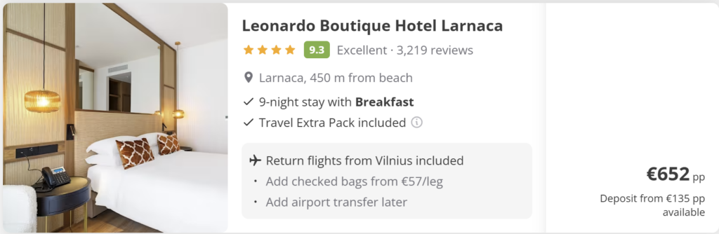 Reklaminis kelionės pasiūlymo vaizdas „Cyprus from Vilnius“. Kelionės datos: kovo 16 d. – kovo 25 d. Į kainą įskaičiuota: skrydis + viešbutis + pusryčiai. Kaina 489 € asmeniui. Fone – saulėtas Kipro paplūdimys, palmės, lėktuvas danguje ir atostogų atributai smėlyje.