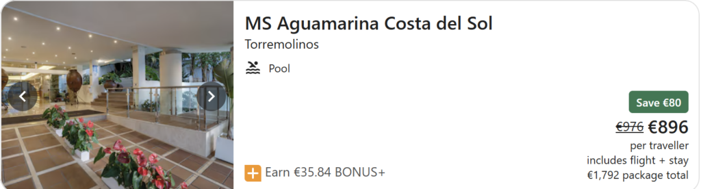 MS Aguamarina Costa del Sol viešbutis Torremolinos – modernus interjeras su registratūros zona, šviesi erdvė ir augalai viduje.